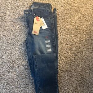 Brand new Levis skinny jeans with tag